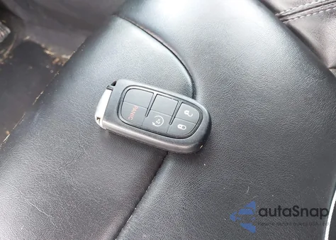 2020 Jeep Cherokee Latitude Plus 4X4 из США, поврежденный, VIN 1C4PJMLB1LD525968